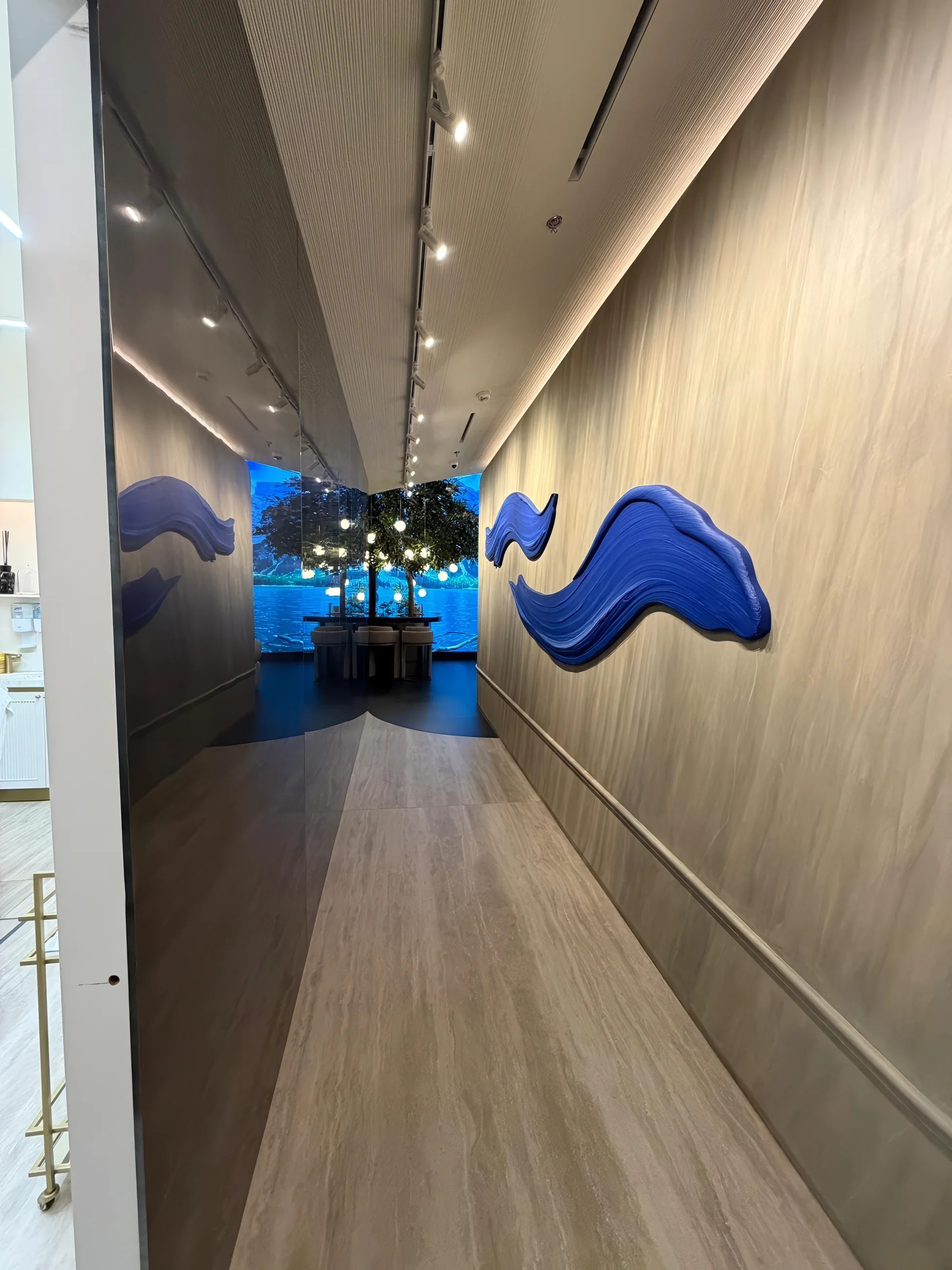 The lounge at Savoy Clinic