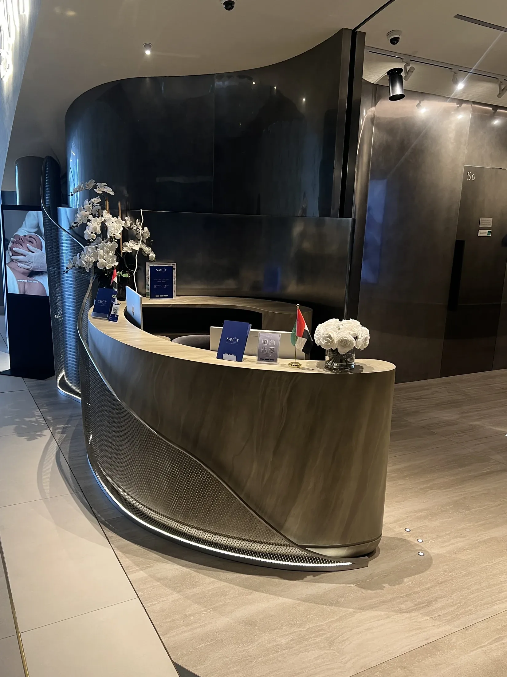 The wave desk at Savoy Clinic